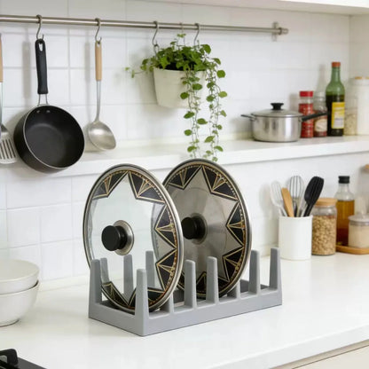 Rangement pour couvercles de casseroles tout reste visible et accessible.