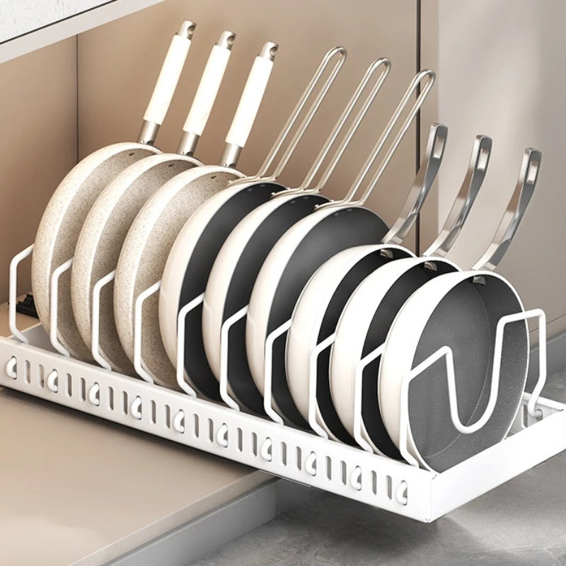 Organisateur de placard de cuisine en acier inoxydable blanc.